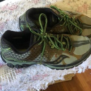 Men’s 8.5 Women 9 Xosus 2.0 Run anywhere shoes